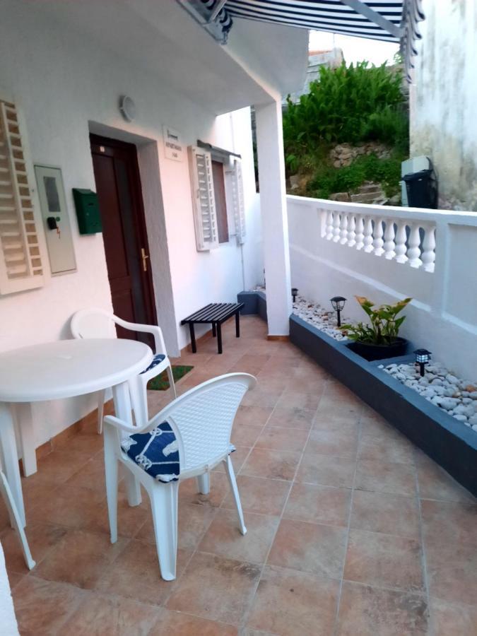 Apartmani Ana-Lora โลปาร์ ภายนอก รูปภาพ