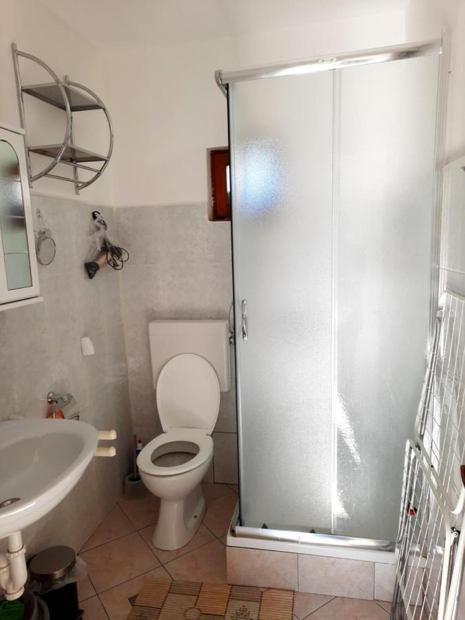 Apartmani Ana-Lora โลปาร์ ภายนอก รูปภาพ
