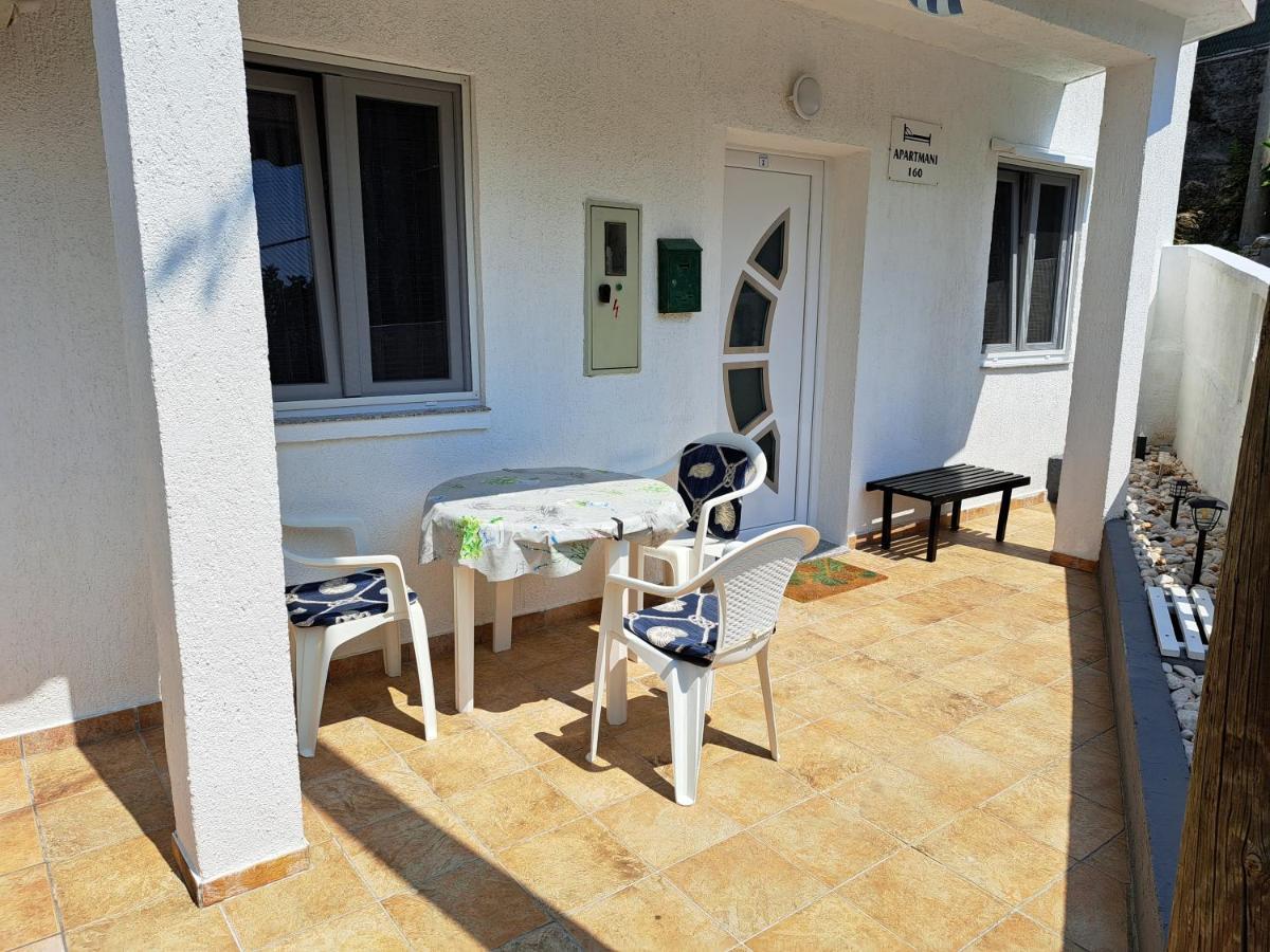 Apartmani Ana-Lora โลปาร์ ภายนอก รูปภาพ
