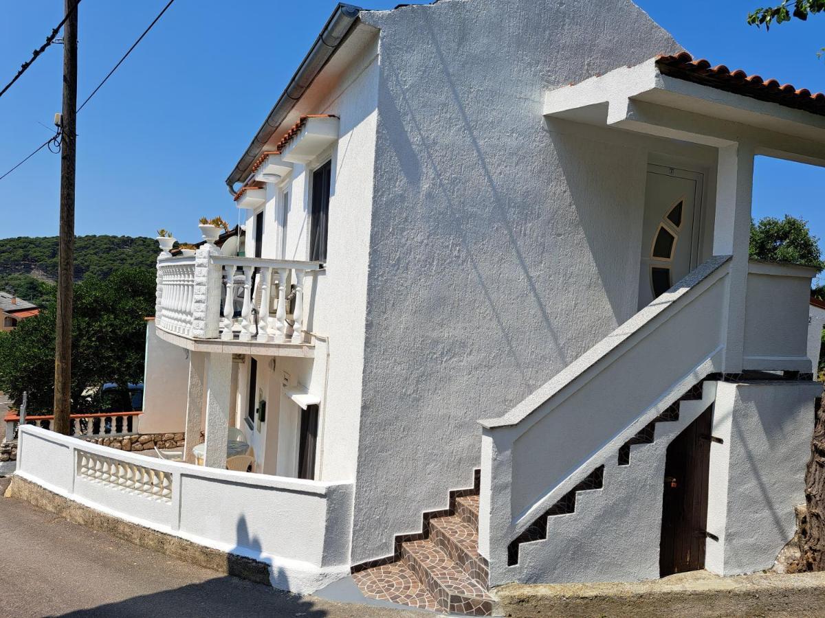 Apartmani Ana-Lora โลปาร์ ภายนอก รูปภาพ