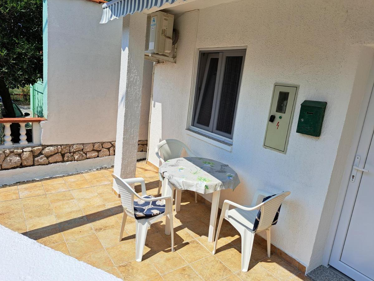 Apartmani Ana-Lora โลปาร์ ภายนอก รูปภาพ