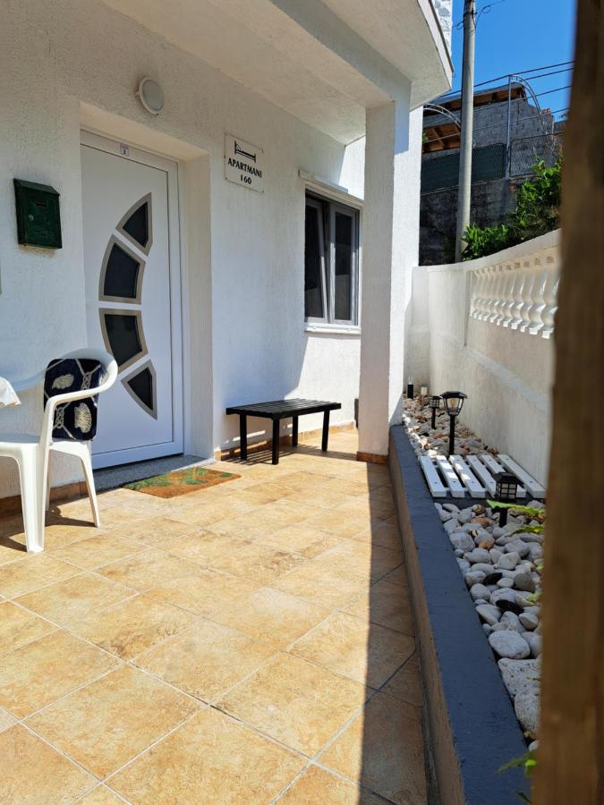 Apartmani Ana-Lora โลปาร์ ภายนอก รูปภาพ