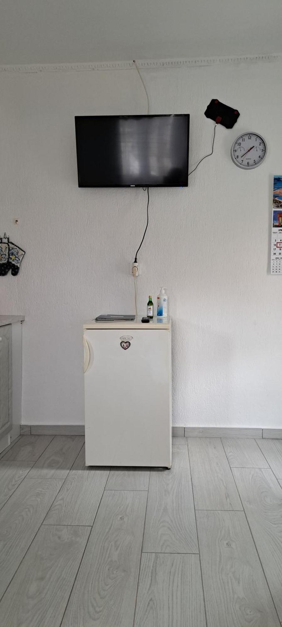 Apartmani Ana-Lora โลปาร์ ภายนอก รูปภาพ