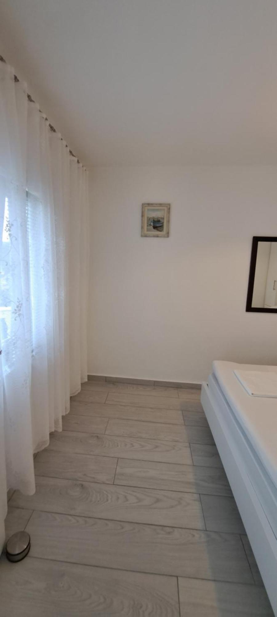 Apartmani Ana-Lora โลปาร์ ภายนอก รูปภาพ