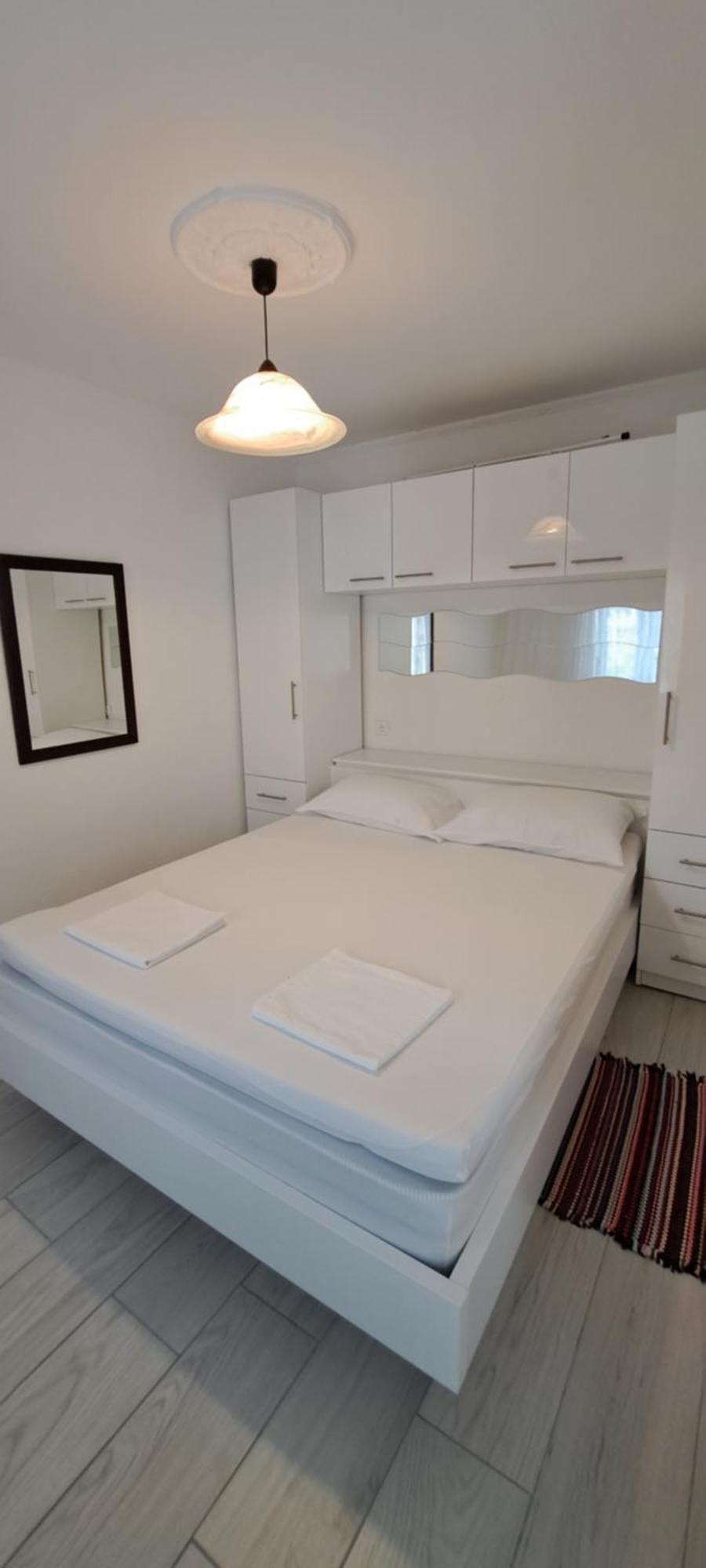Apartmani Ana-Lora โลปาร์ ภายนอก รูปภาพ