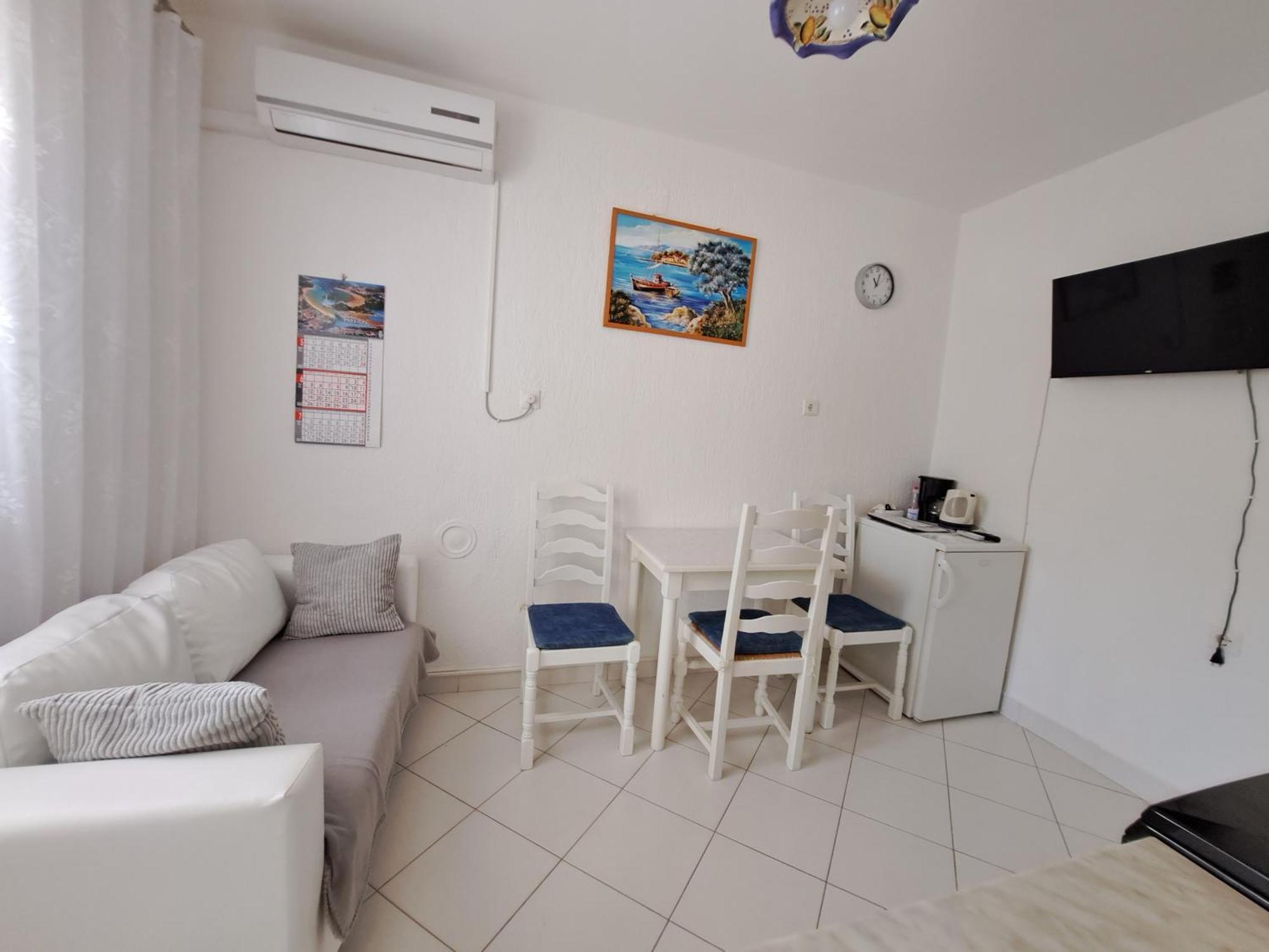 Apartmani Ana-Lora โลปาร์ ภายนอก รูปภาพ