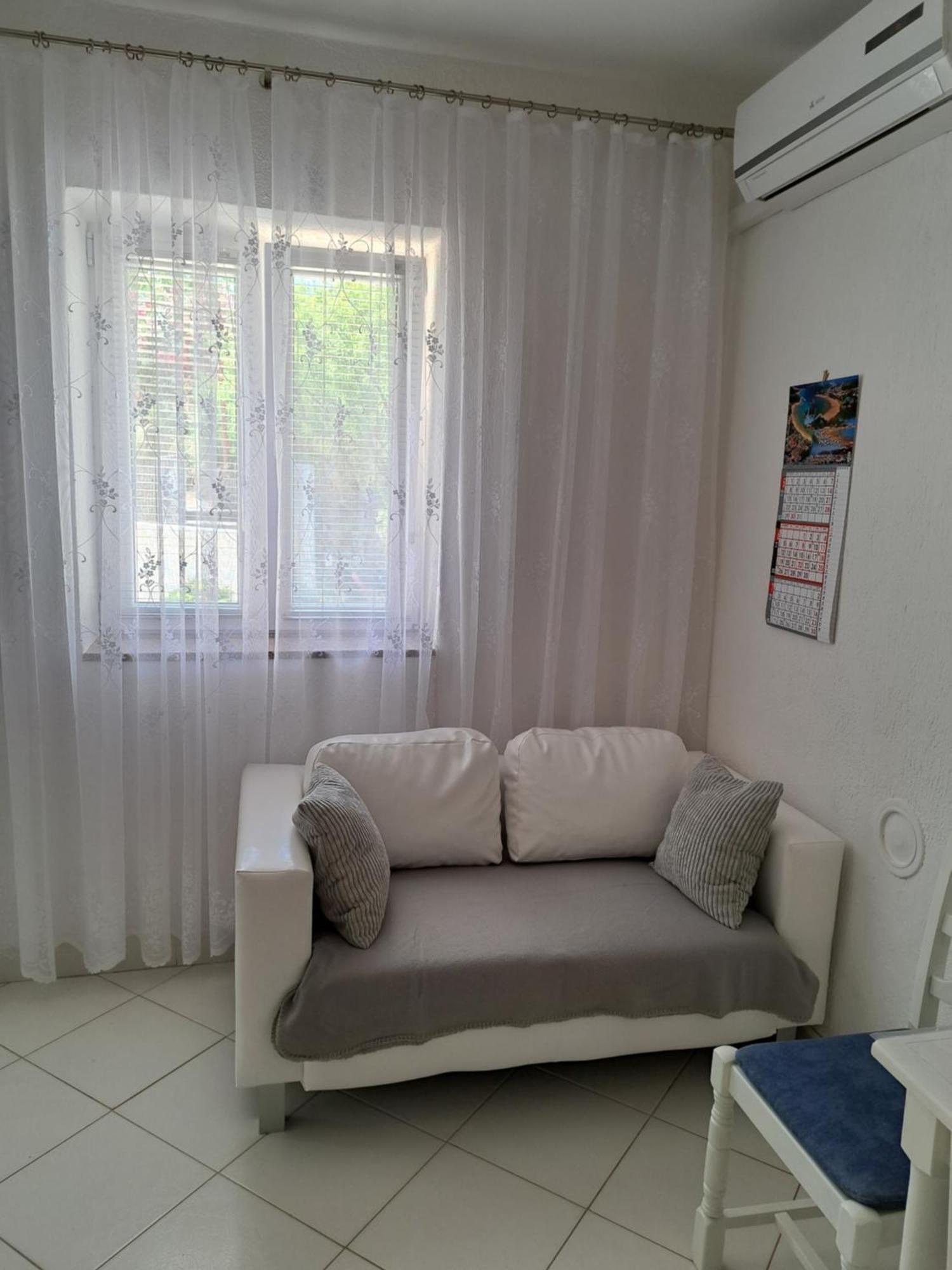 Apartmani Ana-Lora โลปาร์ ภายนอก รูปภาพ